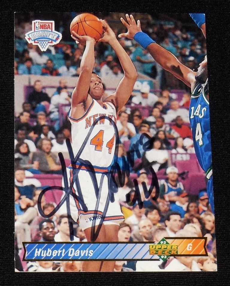 HUBERT DAVIS AUTOGRAPHED 1992-1993 UPPER DECK ROOKIE BASKETBALL CARD (KNICKS)