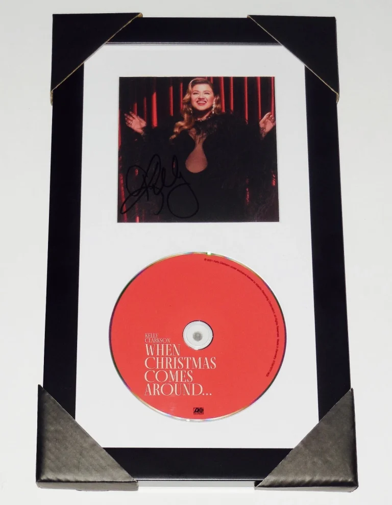 KELLY CLARKSON AUTOGRAPHED 