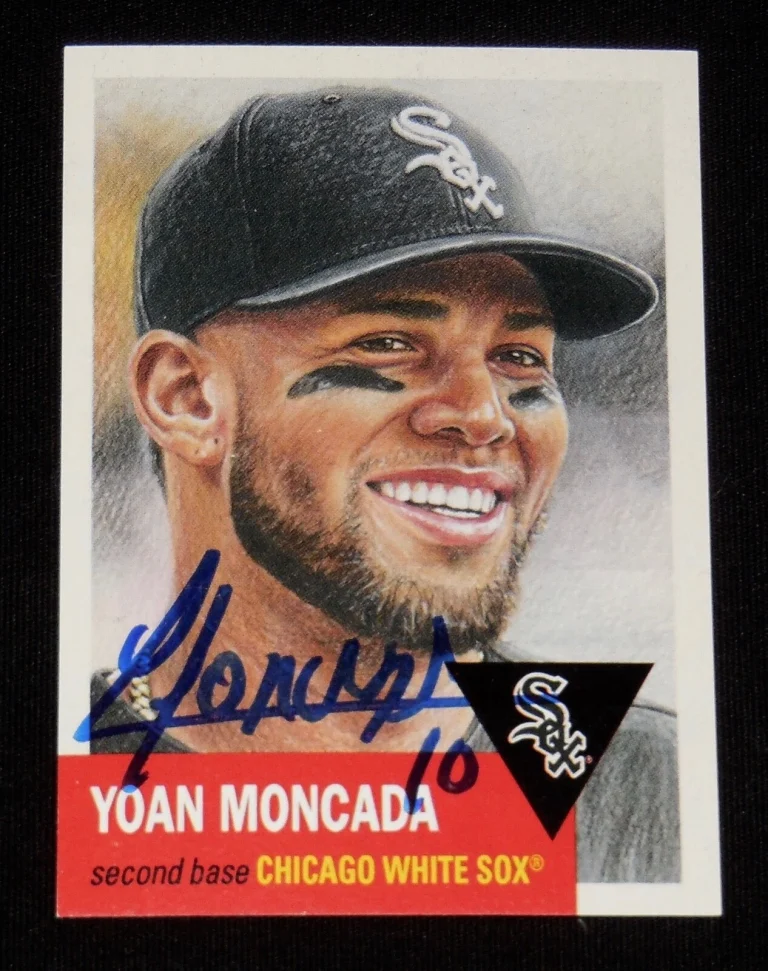 YOAN MONCADA AUTOGRAPHED 2018 TOPPS LIVING #26 BASEBALL CARD (BECKETT HOLOGRAM)