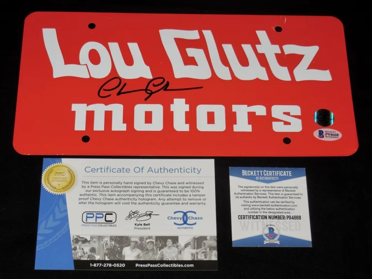 CHEVY CHASE AUTOGRAPHED LICENSE PLATE (VACATION LOU GLUTZ MOTORS) - BECKETT COA!