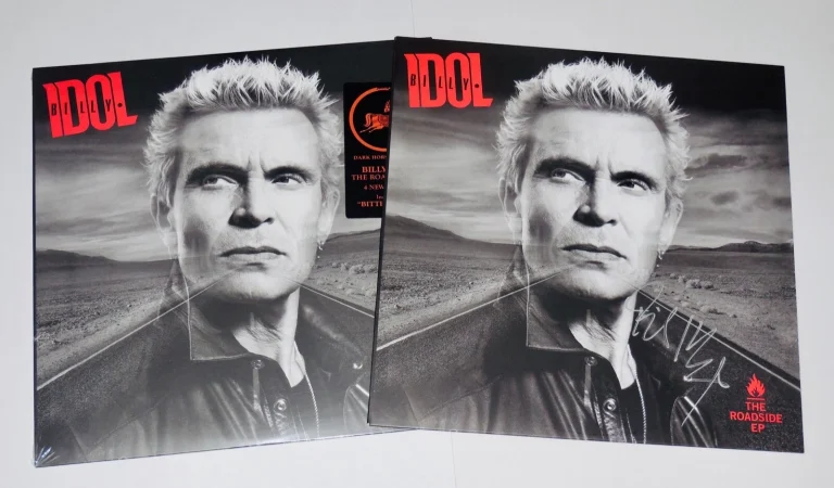 BILLY IDOL AUTOGRAPHED 