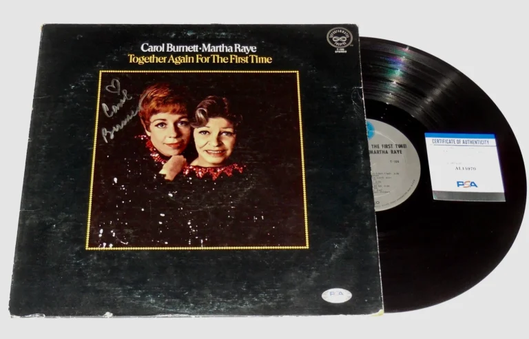 CAROL BURNETT AUTOGRAPHED VINYL RECORD ALBUM (TOGETHER AGAIN...) - PSA DNA!