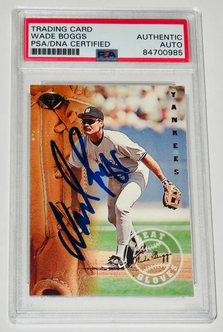 WADE BOGGS AUTOGRAPHED 1995 LEAF #4 GREAT GLOVES INSERT CARD - PSA DNA!