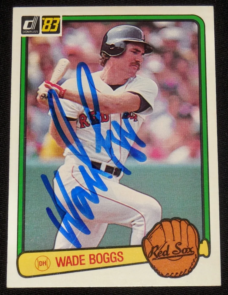 WADE BOGGS 1983 DONRUSS AUTOGRAPHED BASEBALL ROOKIE CARD (RED SOX / YANKEES)