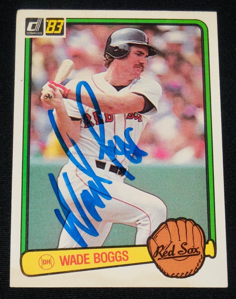 WADE BOGGS 1983 DONRUSS AUTOGRAPHED BASEBALL ROOKIE CARD (RED SOX / YANKEES)