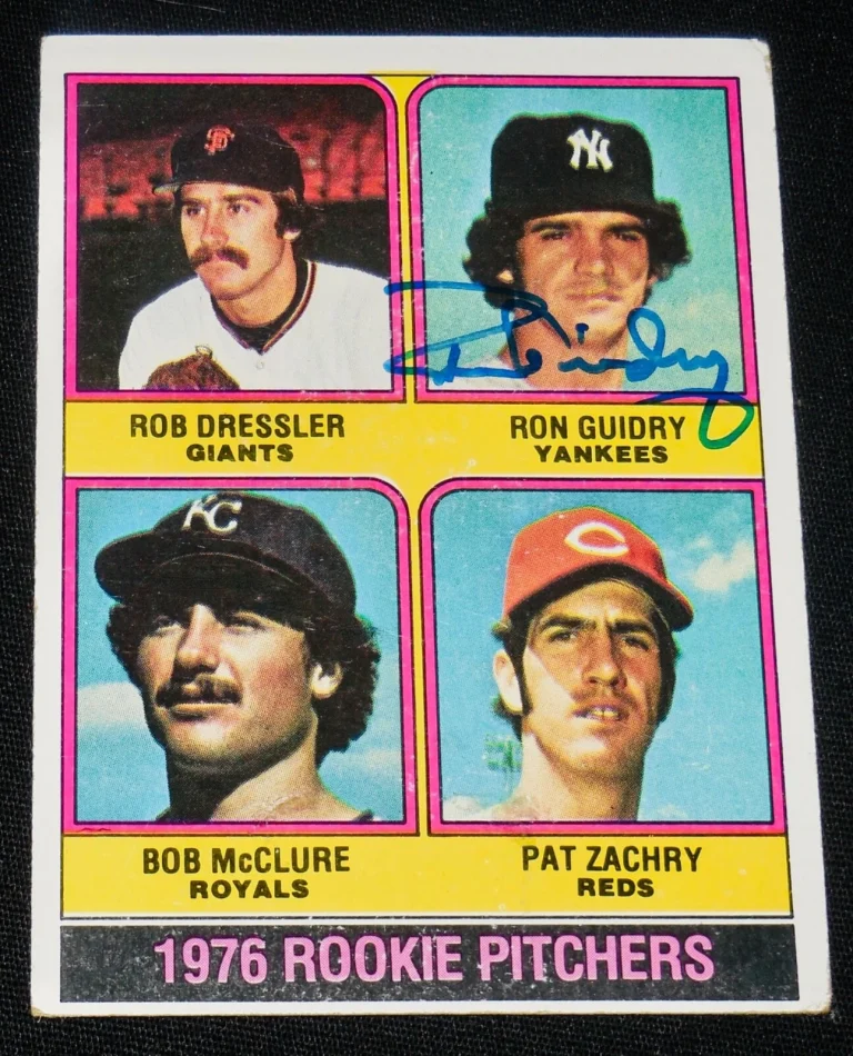 RON GUIDRY 1976 TOPPS AUTOGRAPHED BASEBALL ROOKIE CARD (NEW YORK YANKEES)