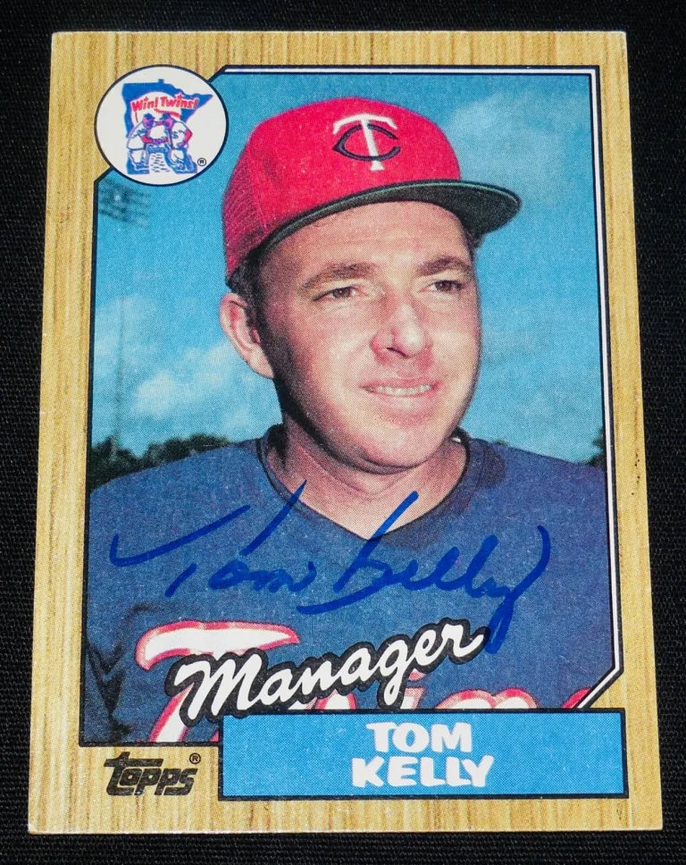 TOM KELLY 1987 TOPPS AUTOGRAPHED BASEBALL CARD (MINNESOTA TWINS)