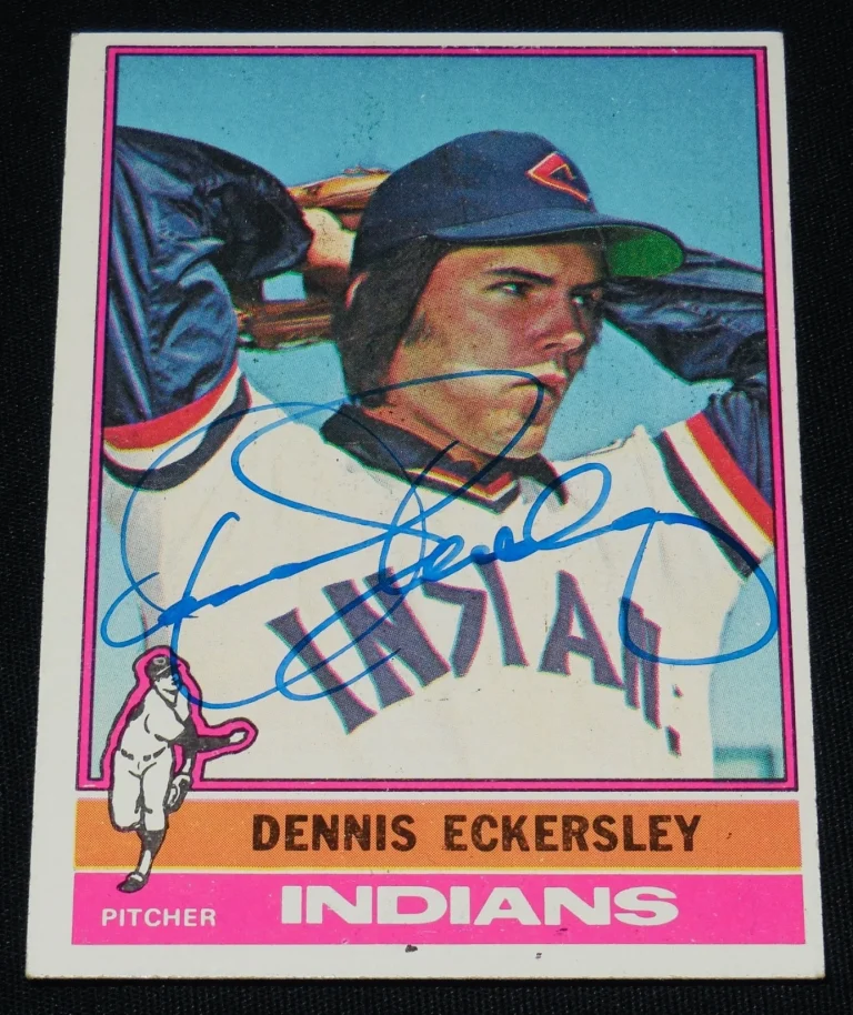 DENNIS ECKERSLEY 1976 TOPPS AUTOGRAPHED BASEBALL ROOKIE CARD (INDIANS / A'S)
