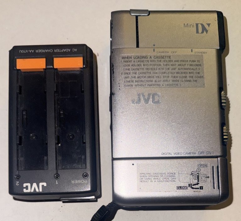 JVC Digital Video Camera JVC GR-DV1 MiniDV Camcorder Silver Untested