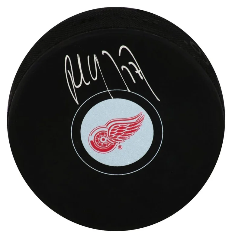 Paul Coffey Signed Detroit Red Wings Logo Hockey Puck - (SCHWARTZ COA)