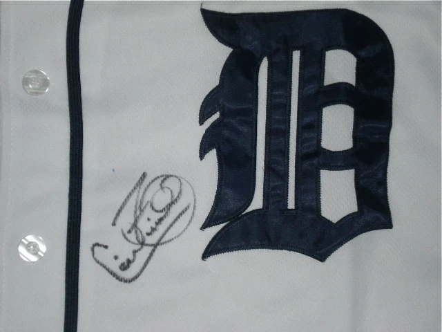 CECIL FIELDER AUTOGRAPHED JERSEY (TIGERS) W/ PROOF!