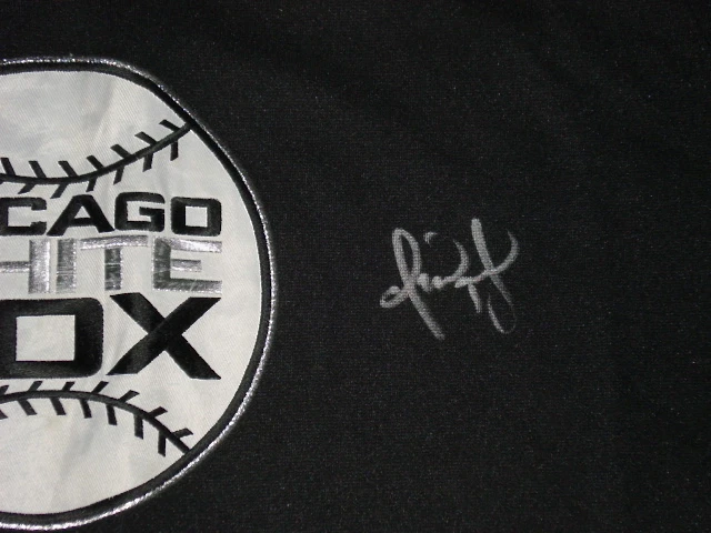 OMAR VIZQUEL AUTOGRAPHED JERSEY (WHITE SOX) W/ PROOF!