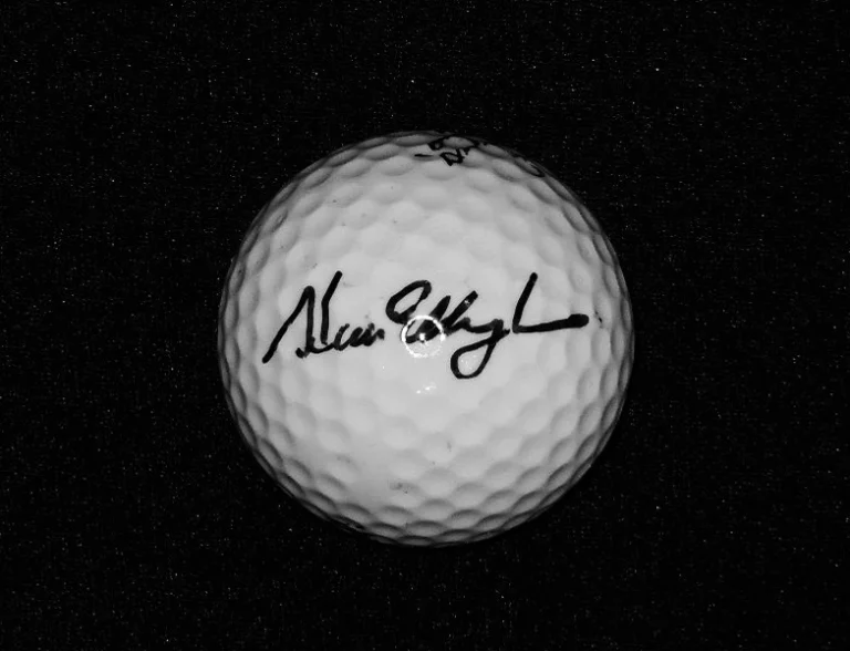 STEVE ELKINGTON AUTOGRAPHED GOLF BALL (PGA) W/ PROOF!