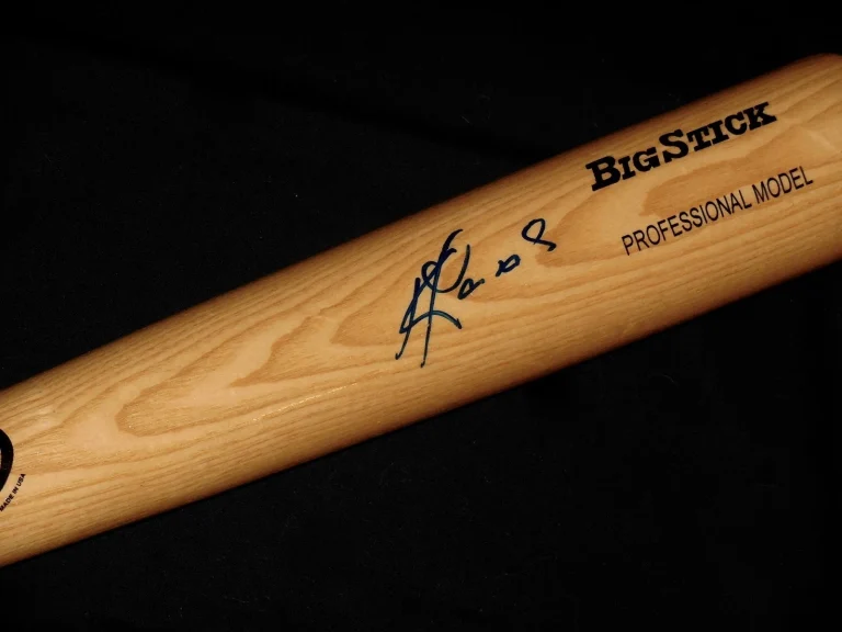 KENDRYS MORALES AUTOGRAPHED RAWLINGS BAT (TORONTO BLUE JAYS) W/ PROOF!