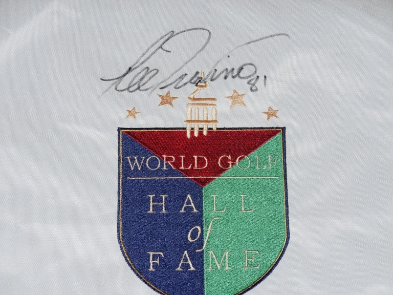 LEE TREVINO AUTOGRAPHED WORLD HALL OF FAME GOLF FLAG (1981 HOF) - W/ COA!