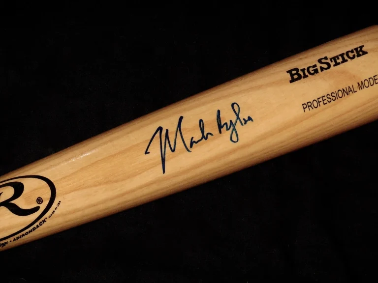 MARLON BYRD AUTOGRAPHED RAWLINGS BAT (PHILLIES & CUBS) - W/ COA!
