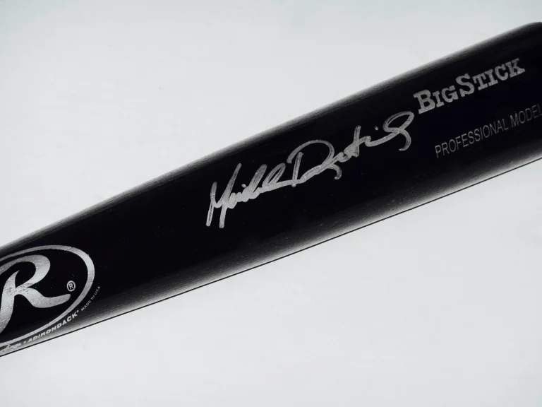 MICHAEL RESTOVICH AUTOGRAPHED RAWLINGS BAT (MINNESOTA TWINS) - W/ COA!