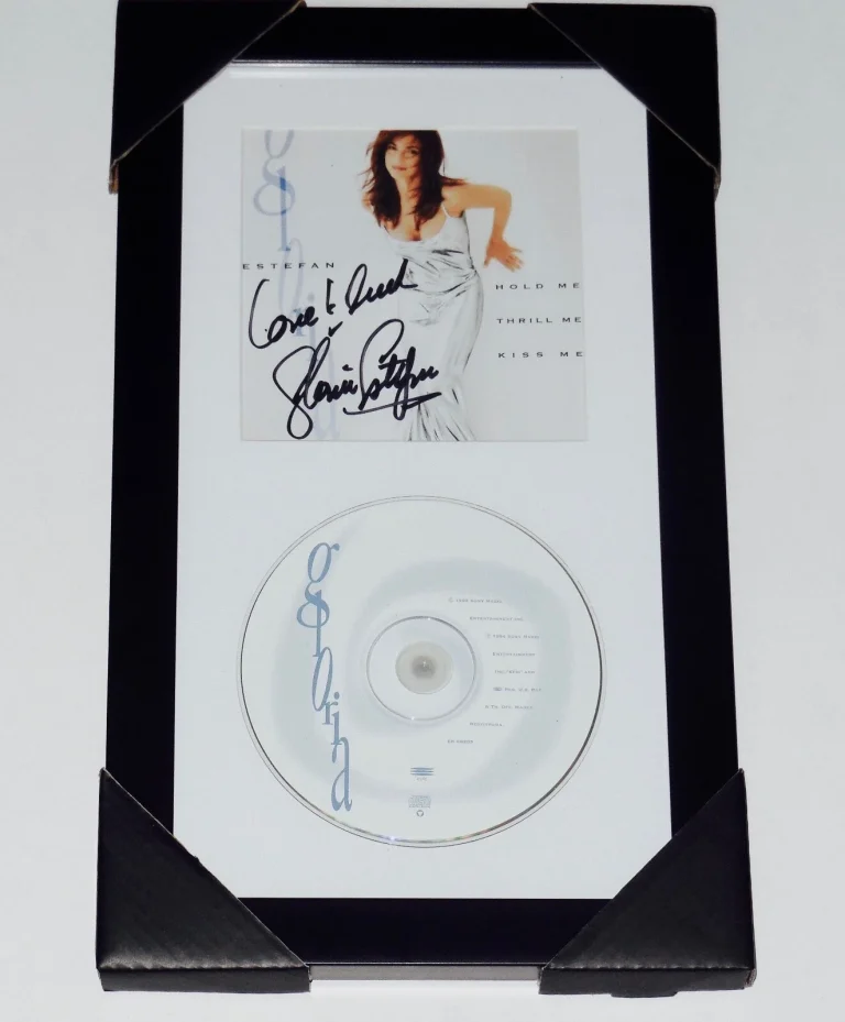 GLORIA ESTEFAN AUTOGRAPHED 