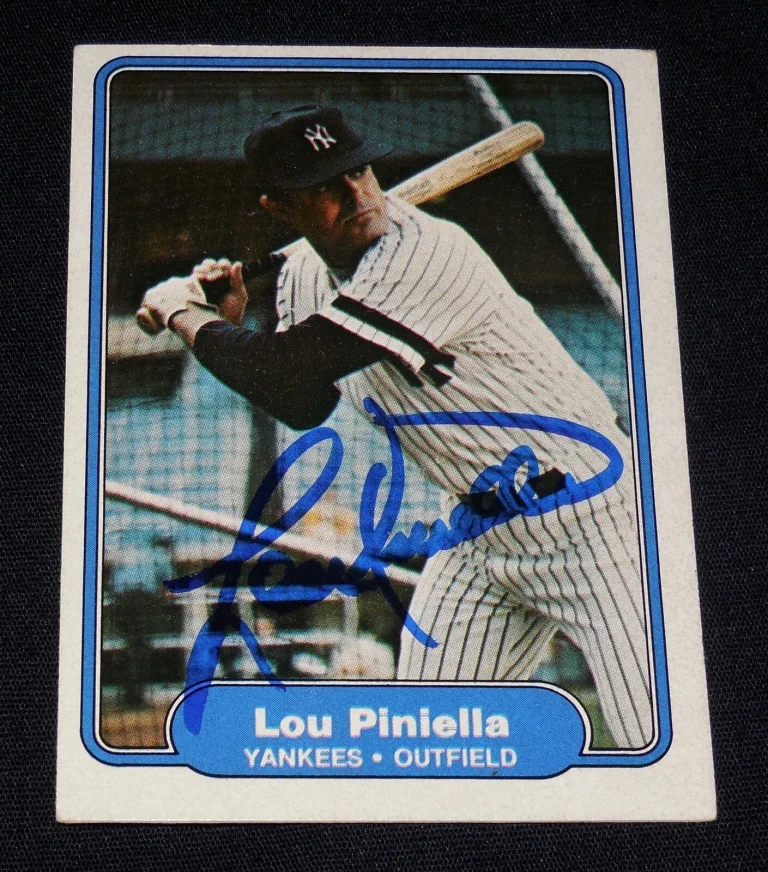LOU PINIELLA 1982 FLEER AUTOGRAPHED BASEBALL CARD (NEW YORK YANKEES)