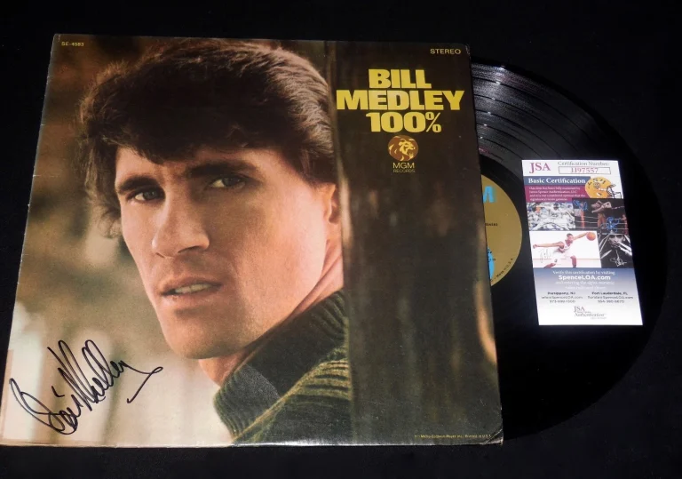 BILL MEDLEY AUTOGRAPHED RECORD ALBUM (100%) - JSA COA! - RIGHTEOUS BROTHERS!