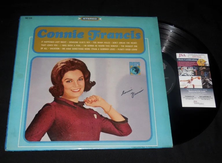 CONNIE FRANCIS AUTOGRAPHED RECORD ALBUM (CONNIE FRANCIS) - JSA COA!