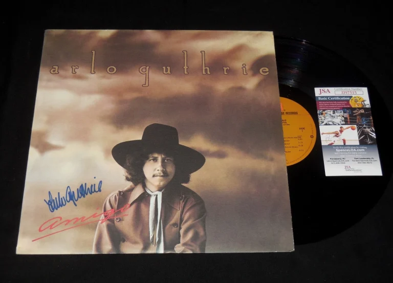 ARLO GUTHRIE AUTOGRAPHED VINYL RECORD ALBUM (AMIGO) - JSA COA!