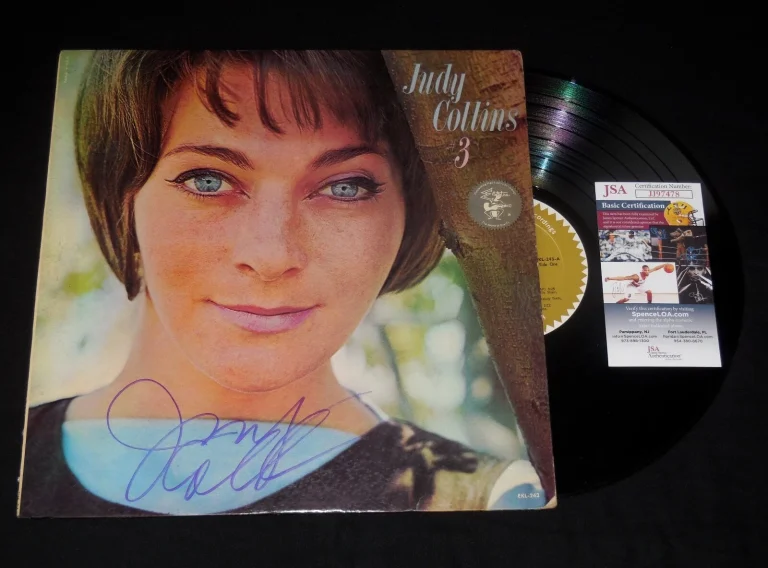 JUDY COLLINS AUTOGRAPHED VINYL RECORD ALBUM (#3) - JSA COA!
