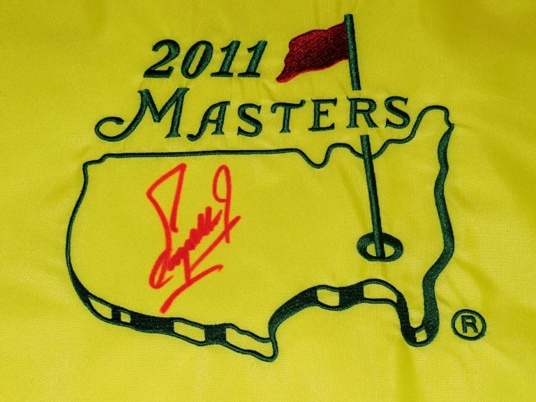 FUZZY ZOELLER AUTOGRAPHED MASTERS GOLF FLAG (1979 WINNER) - W/ COA!