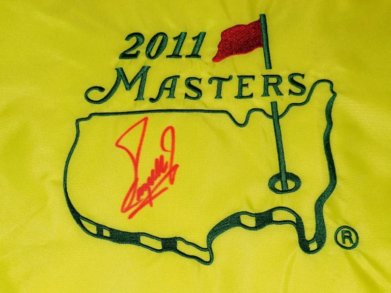 FUZZY ZOELLER AUTOGRAPHED MASTERS GOLF FLAG (1979 WINNER) - W/ COA!