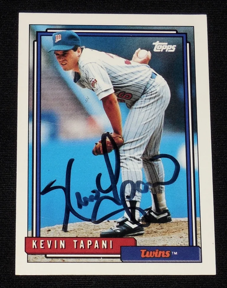 KEVIN TAPANI AUTOGRAPHED 1992 TOPPS BASEBALL CARD (MINNESOTA TWINS)