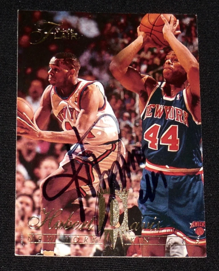 HUBERT DAVIS AUTOGRAPHED 1994-1995 FLEER FLAIR BASKETBALL CARD (KNICKS)