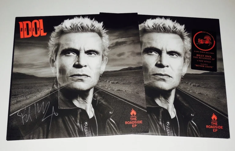 BILLY IDOL AUTOGRAPHED 