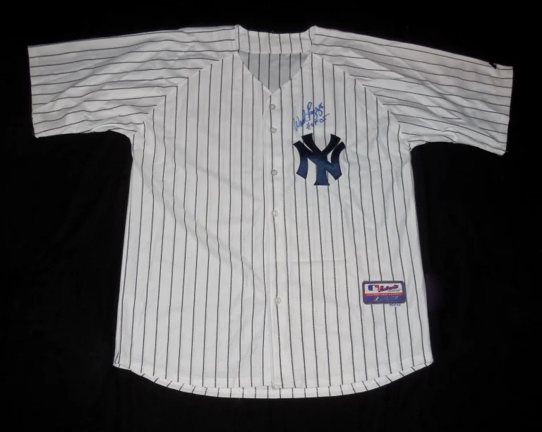 WADE BOGGS AUTOGRAPHED JERSEY (NEW YORK YANKEES) - HOF 2005!