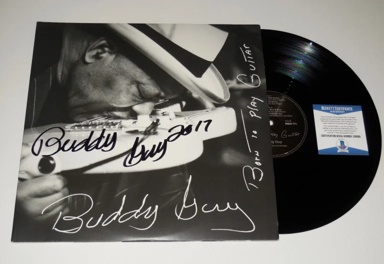 BUDDY GUY AUTOGRAPHED VINYL RECORD ALBUM (BORN TO PLAY GUITAR) - BECKETT COA!