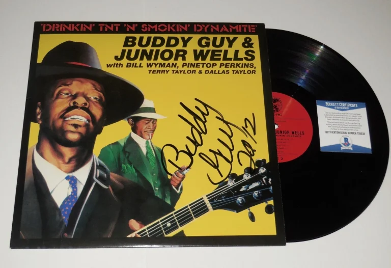 BUDDY GUY AUTOGRAPHED RECORD ALBUM (DRINKIN TNT SMOKIN DYNAMITE) - BECKETT COA!