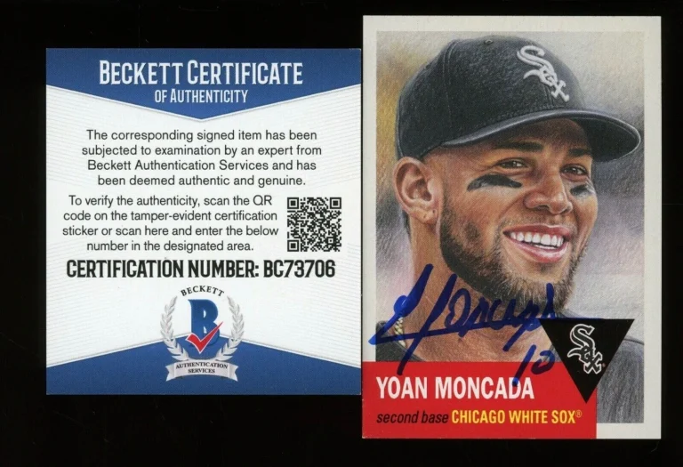 YOAN MONCADA AUTOGRAPHED 2018 TOPPS LIVING #26 BASEBALL CARD (BECKETT COA)