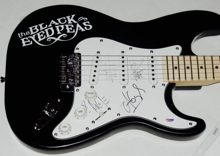 BLACK EYED PEAS AUTOGRAPHED GUITAR (PSA DNA) - Fergie, Will I Am, Taboo, Apl De