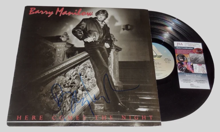 BARRY MANILOW AUTOGRAPHED VINYL RECORD ALBUM (HERE COMES THE NIGHT) - JSA COA!