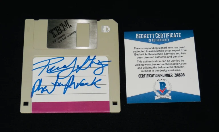 RENOLY SANTIAGO AUTOGRAPHED COMPUTER DISK (HACKERS) - BECKETT COA!