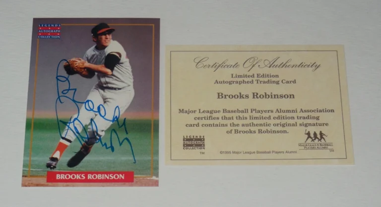 BROOKS ROBINSON AUTOGRAPHED 1996 LEGENDS COLLECTION CARD (ORIOLES) - MLBPA COA!