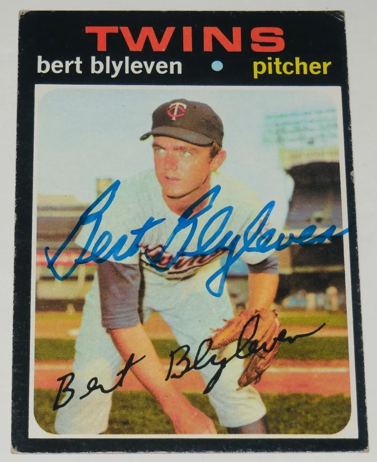 BERT BLYLEVEN 1971 TOPPS AUTOGRAPHED BASEBALL ROOKIE CARD (MINNESOTA TWINS)