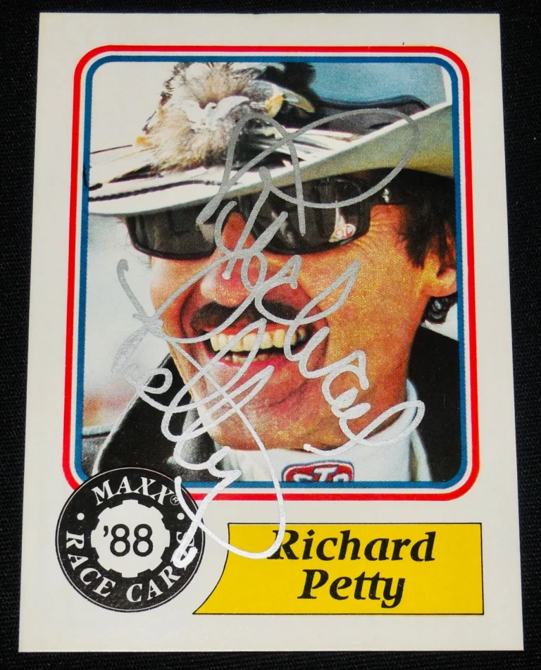 RICHARD PETTY 1988 MAXX AUTOGRAPHED RACING ROOKIE CARD (NASCAR)