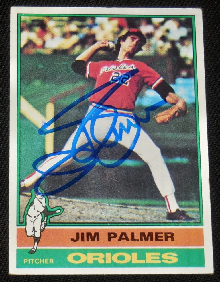 JIM PALMER 1976 TOPPS AUTOGRAPHED BASEBALL CARD (BALTIMORE ORIOLES)
