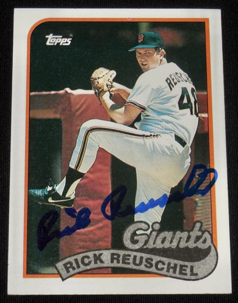 RICK REUSCHEL 1989 TOPPS AUTOGRAPHED BASEBALL CARD (SAN FRANCISCO GIANTS)