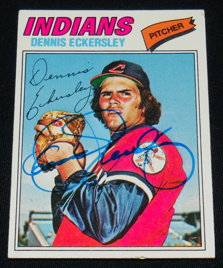 DENNIS ECKERSLEY 1977 TOPPS AUTOGRAPHED BASEBALL CARD (INDIANS / ATHLETICS)