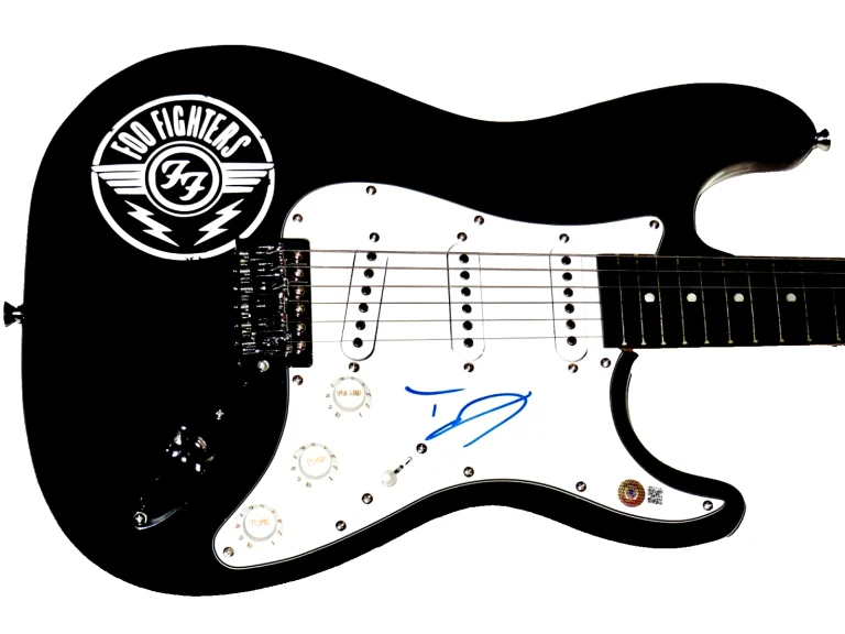 DAVE GROHL AUTOGRAPHED ELECTRIC GUITAR (FOO FIGHTERS) - BECKETT COA!