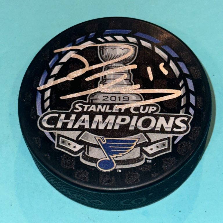 ROBERT THOMAS Signed 2019 STANLEY CUP CHAMPS Puck Beckett (BAS)