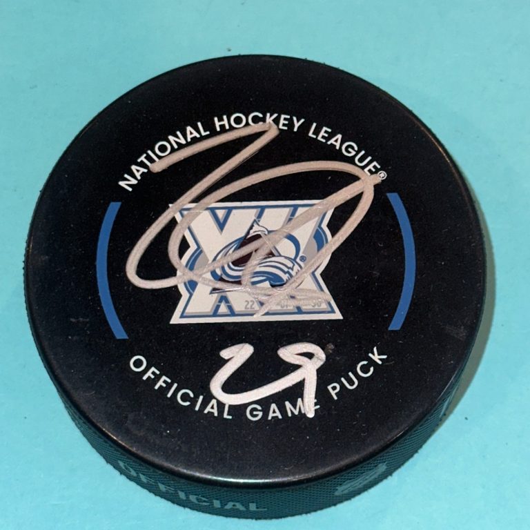 NATHAN MacKINNON Signed Colorado AVALANCHE 30th Official GAME Puck Beckett (BAS)