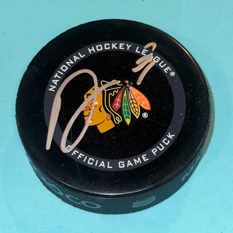 DUNCAN KEITH Signed Chicago BLACKHAWKS Official GAME Puck Beckett (BAS)