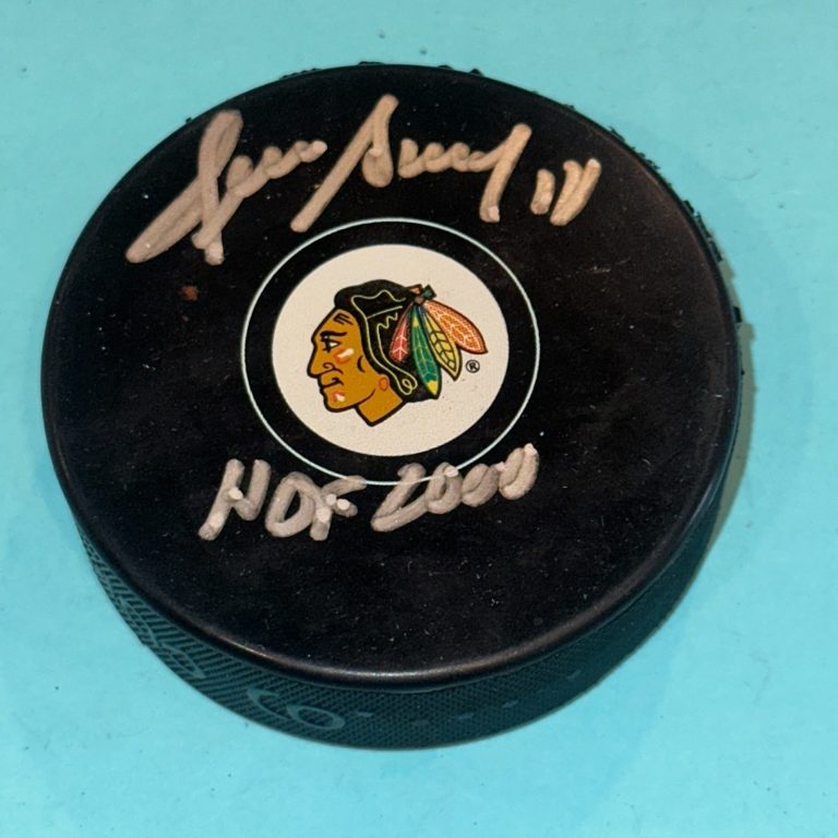 DENIS SAVARD Signed Chicago BLACKHAWKS Puck Beckett (BAS) w/ HOF
